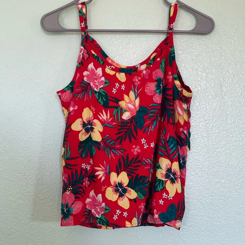Floral Red Top - Picture 4 of 4